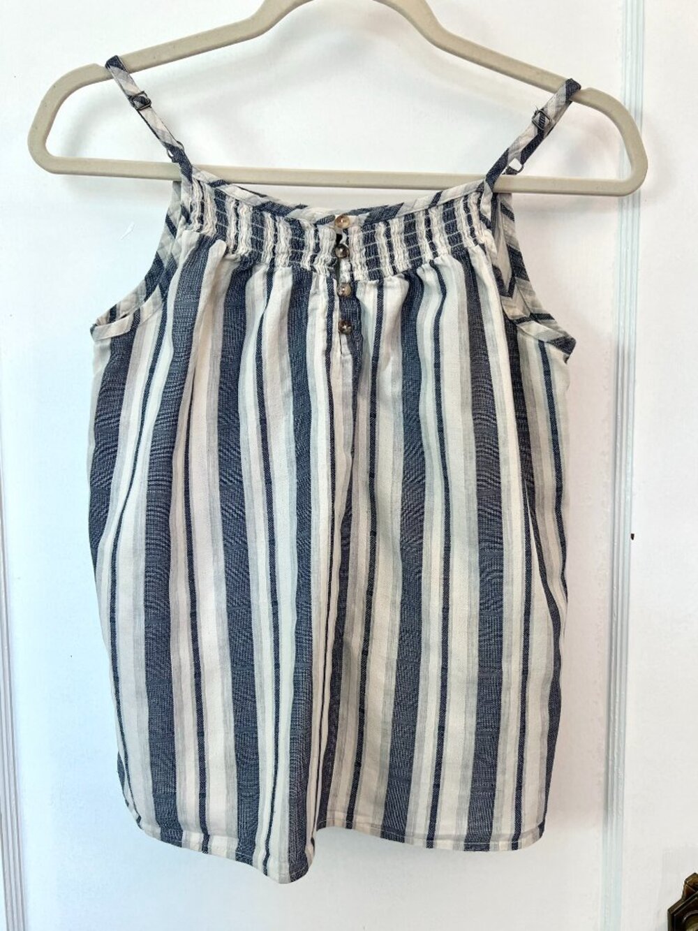 Brand: Universal Thread Size: Women's Extra Small Color: Blue and White Stripes